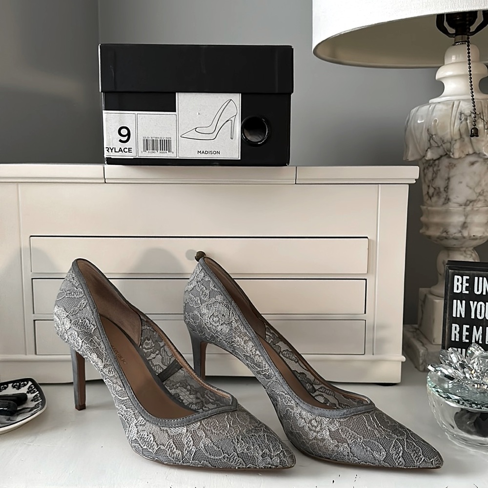 Banana Republic Silver Gray Lace Pump